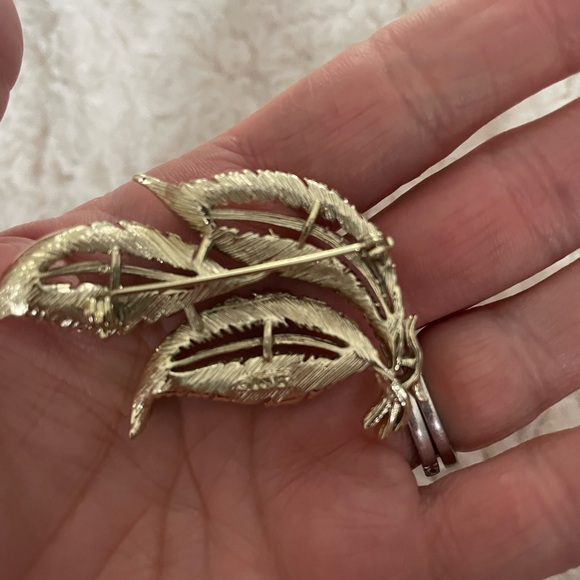 Vintage Brooches lot 5 Gold Tone - Picture 8 of 15